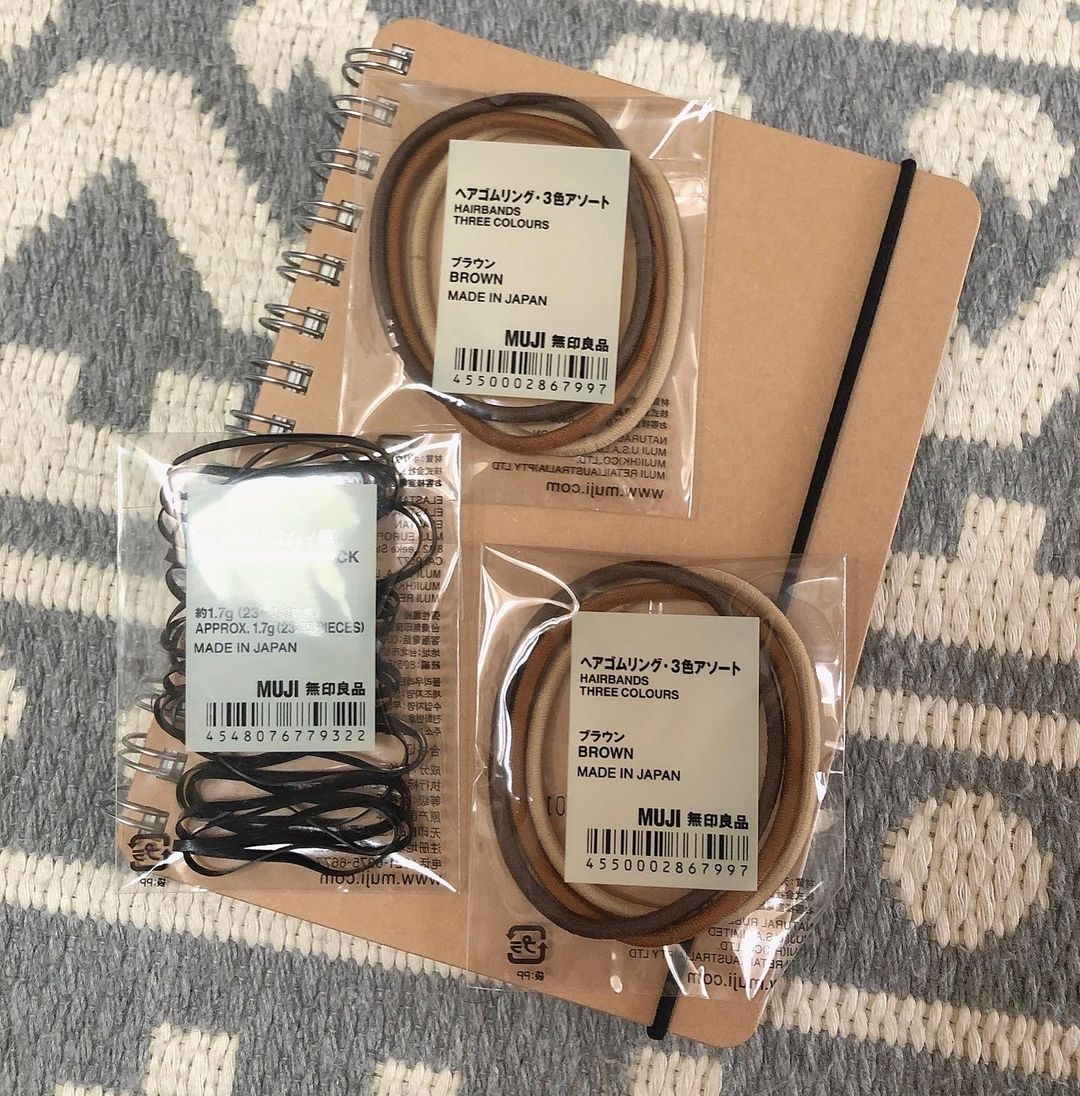 而原來一直默默推出過不少好物的無印良品連髮圈都有涉獵,不少日本的女生都大讚品牌所推出的橡筋是「綁頭髮的神器」
