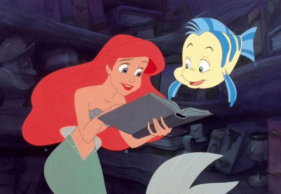 美人魚系列中的角色「小胖」原來非常有人氣,藍黃色的牠非常搶眼,有不少日本女生到東京迪士尼就是為了小胖而前往呢!有日本女生更會裝扮成美人魚和「小胖」邂逅,來看看受熱捧的小胖週邊吧~