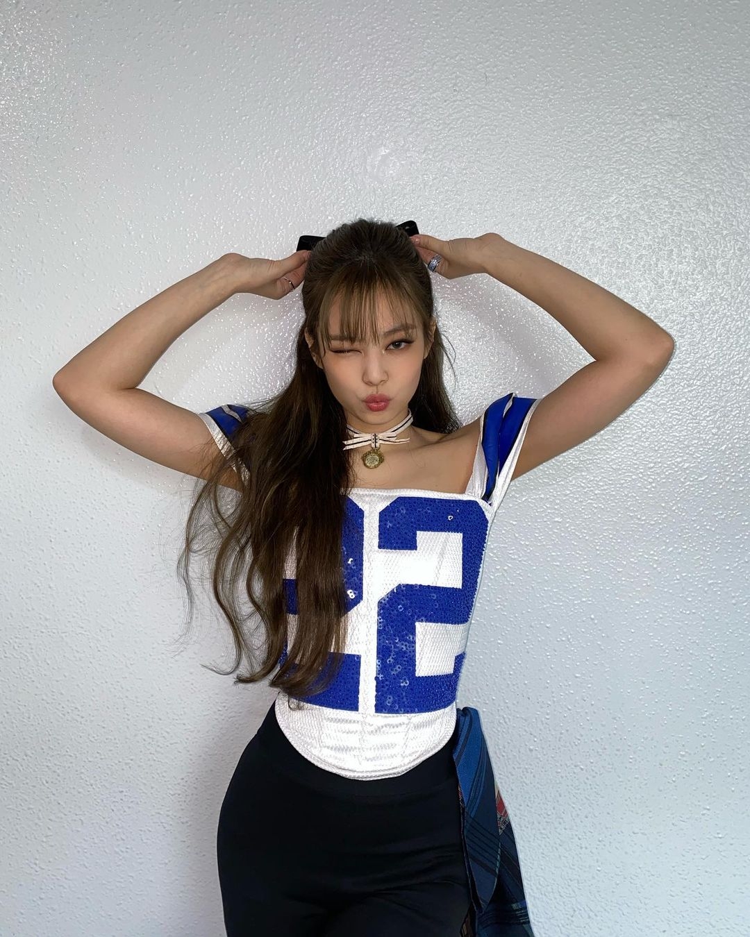 有「人間香奈兒」之稱的 Jennie,雖然不算擁有屬於傳統美人胚子的標準五官,不過卻被指擁有一張「高級臉」!