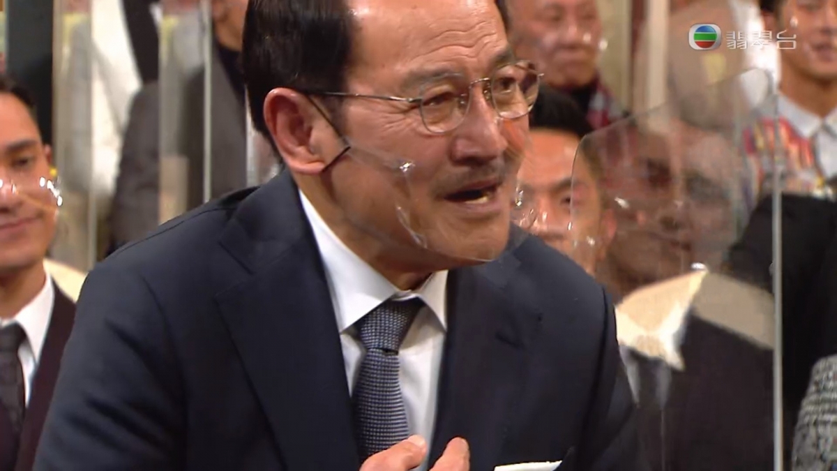 胡定欣更說:「丹爺由《愛·回家》,馬家做到熊家陪足大家8年啦!」,馬德鐘秒發現到大家會錯意,就立刻為她補救,馬上要求:「不如睇睇得獎名單先好無?」