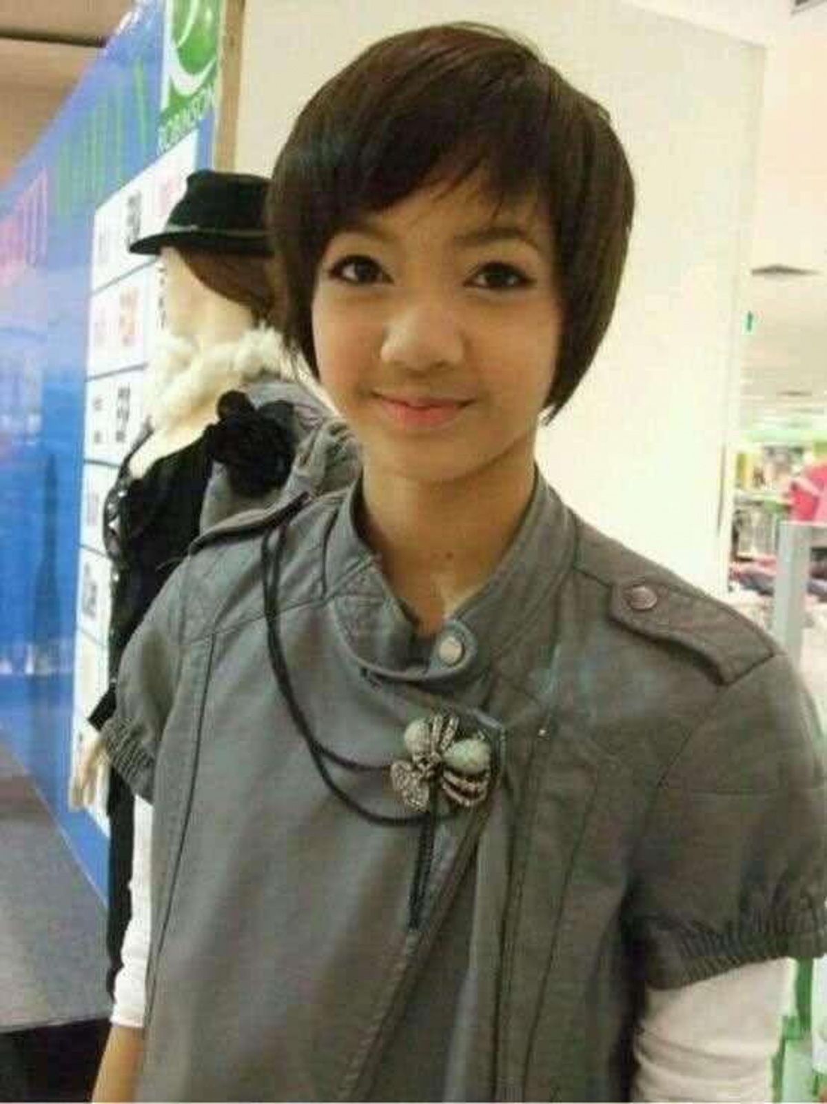 而最受熱議的是Lisa的鼻子,以前看起來鼻頭較為扁平圓潤