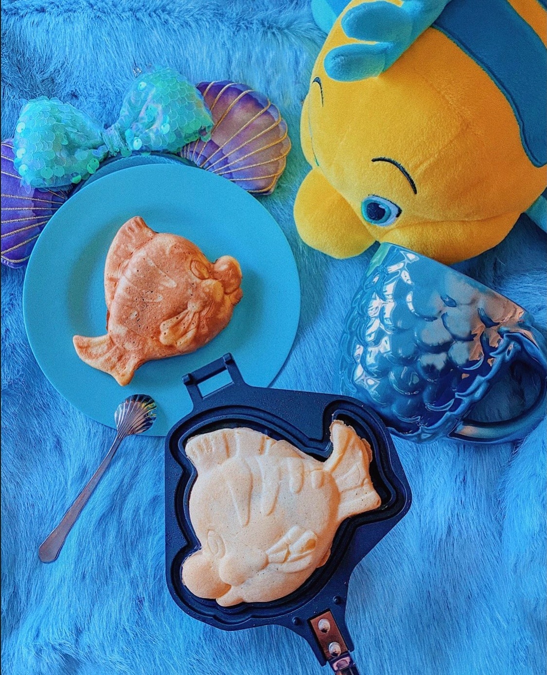 有日本的打卡高手,把「小胖燒」裝飾得美美的,感覺就跟卡通沒有分別啊!用上貝克和閃片的美人魚裝飾,場景就和去了迪士尼一樣夢幻!快來動手做一做吧~