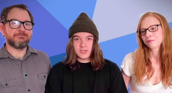 Sam Griner一家人就接受了外國媒體「BuzzFeed」邀請上節目作採訪,令到這位現年14歲的「握拳寶寶」近照曝光