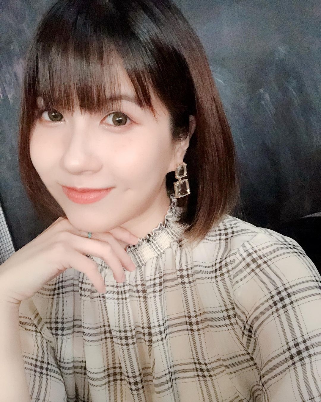 盤菜瑩子為毛記電視「偽員」之一,其藝名是來自惡搞前無綫新聞主播盤翠瑩,令人印象深刻。