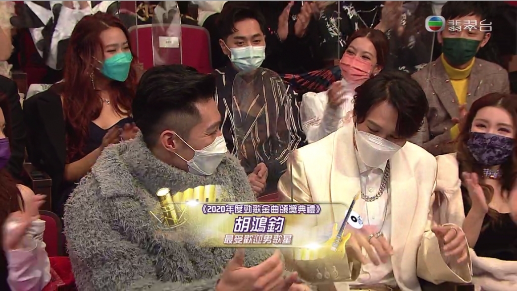 【勁歌金曲2020】周柏豪與胡鴻鈞同奪「最受歡迎男歌手獎」被網民形容超尷尬,其實這獎項外界早就猜測應該是周柏豪與胡鴻鈞兩人之爭