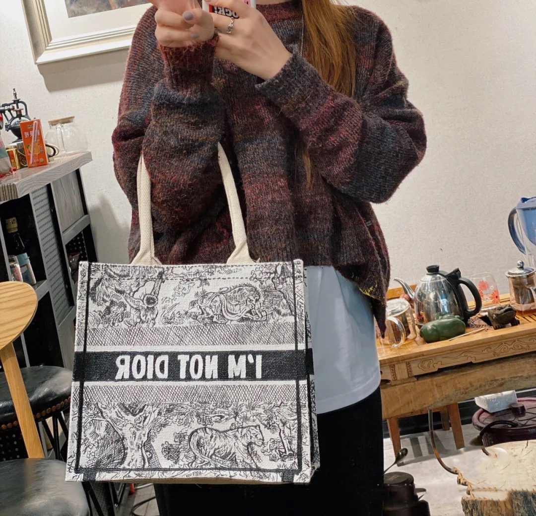 MUJI無印良品$15麻質手挽袋DIY手繪變Dior Book Tote名牌袋