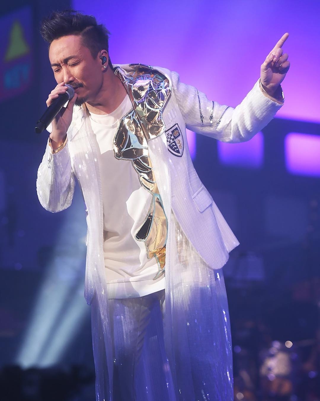 他更憑藉所獻唱的主題曲《My Only One》有份角逐叱咤頒獎典禮的「我最喜愛的男歌手」和「我最喜愛的歌曲」