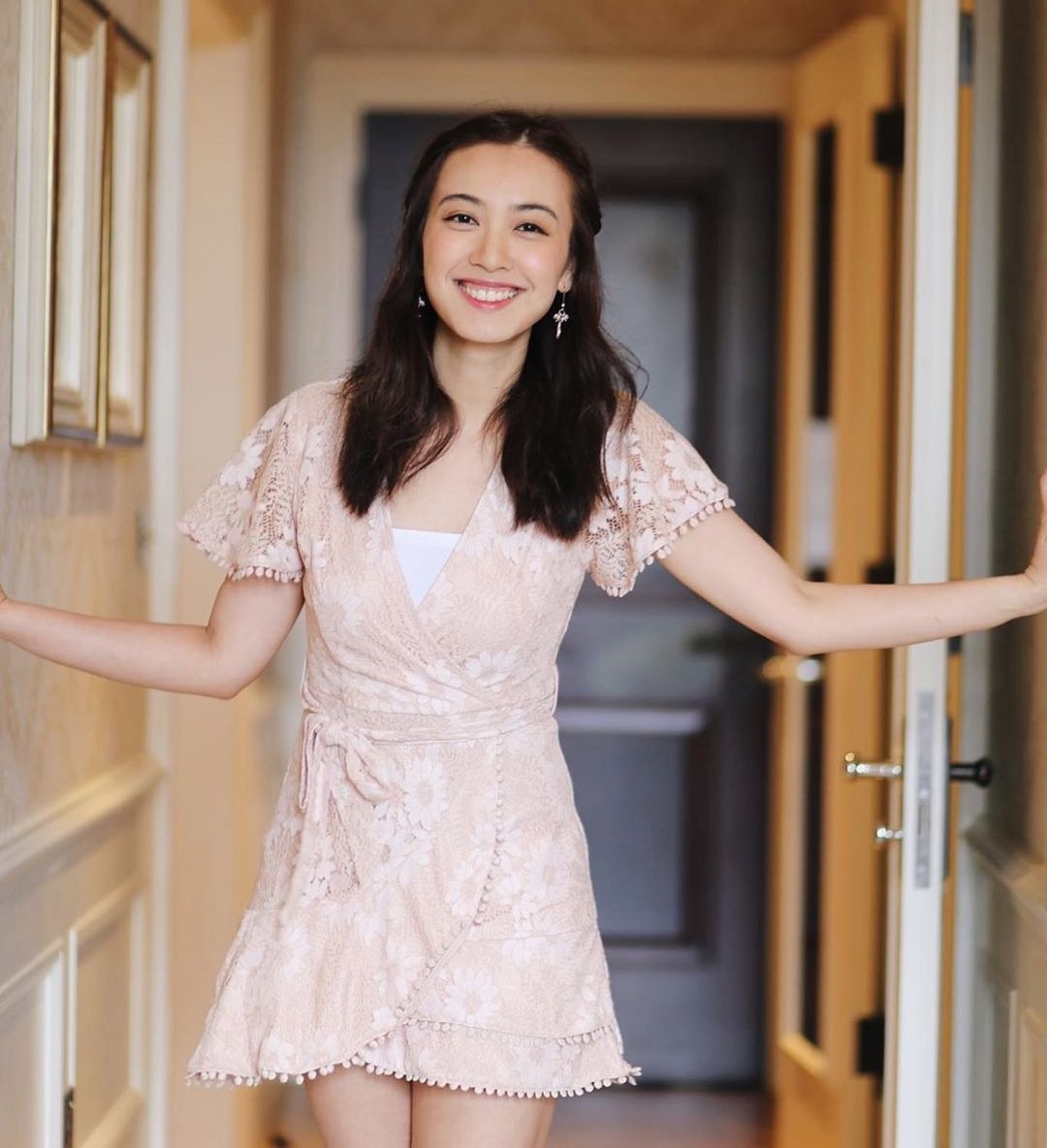 【藝人入行前工作】朱千雪是聰明女,於西門菲莎大學主修商業和傳理,畢業曾當過兩年行政助理