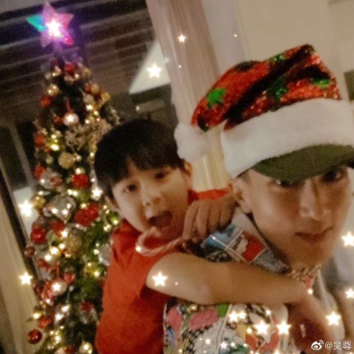 【爸爸去哪兒5】7歲的Max的輪廓越大越明顯,長得超帥氣的,集齊了爸爸吳尊與媽媽的好基因,樣子也比小時候明顯有些變化