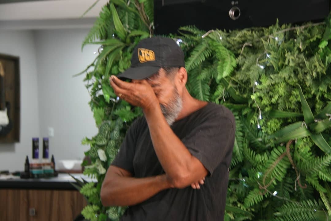 João亦重拾自信,終於鼓起勇氣與家人相認,更一度感動落淚。