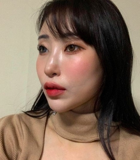 不少網民也感嘆她把自己樣貌的特色改走了，而且應該再沒辦法當有喜感的諧星。雖然有網民指她整得像個「網紅樣」，更認為以前比現在更美更自然。