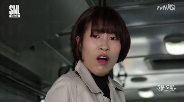 李世英可說是韓國元祖級的諧星，在2015年演出《請回答1988》後就，在其後更在《SNL Korea》節目中的「3分鐘男友」展示搞笑技能而人氣大增！她的眼睛細小，臉型較方而有棱角，嘴巴有點突突的，樣子非常有喜感，五官有特色得像位像卡通人物，讓人留下深刻的印象。