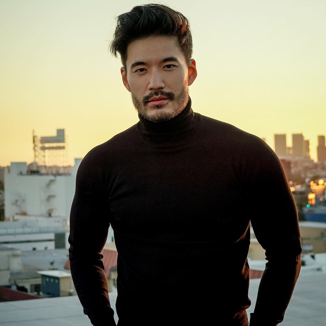 這位37歲韓裔小鮮肉的身價可能比節目中的另外兩位成員Kelly Mi Li(估計500萬美元)和 Guy Tang(估計200萬美元)更高