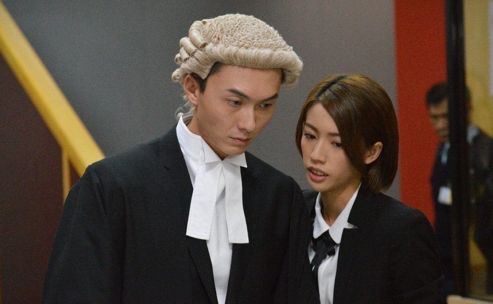 王浩信在事業起飛後,更屢次與同劇女演員傳出緋聞,對象分別是有姣精之稱的黃心穎、江嘉敏,更曾經傳出過在拍《踩過界》時夜訪蔡思貝香閨!