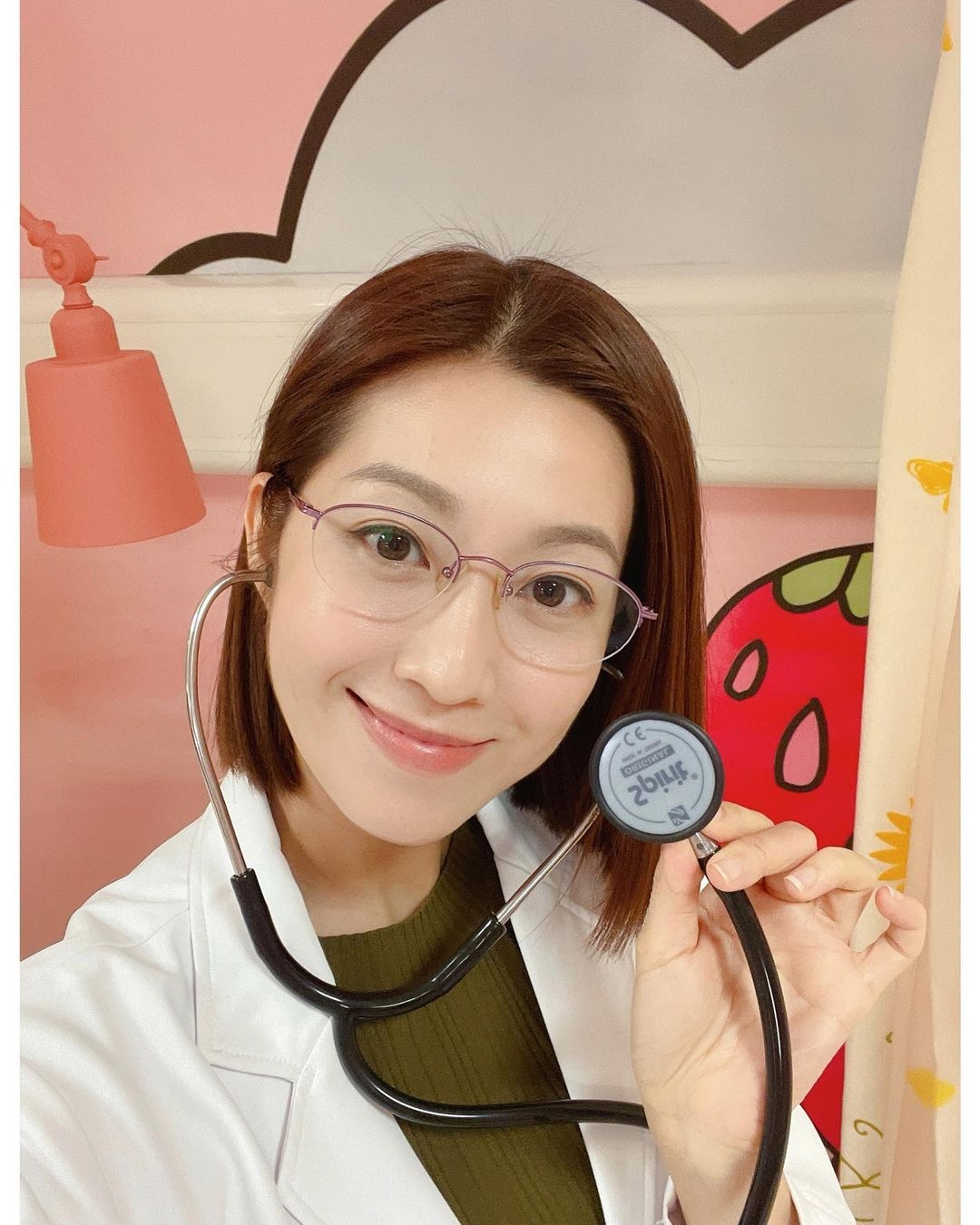 陳自瑤更不時大派粉絲福利,PO出多張小性感美照,也獲得網民的激讚,指她樣貌像少女,令人驚艷~