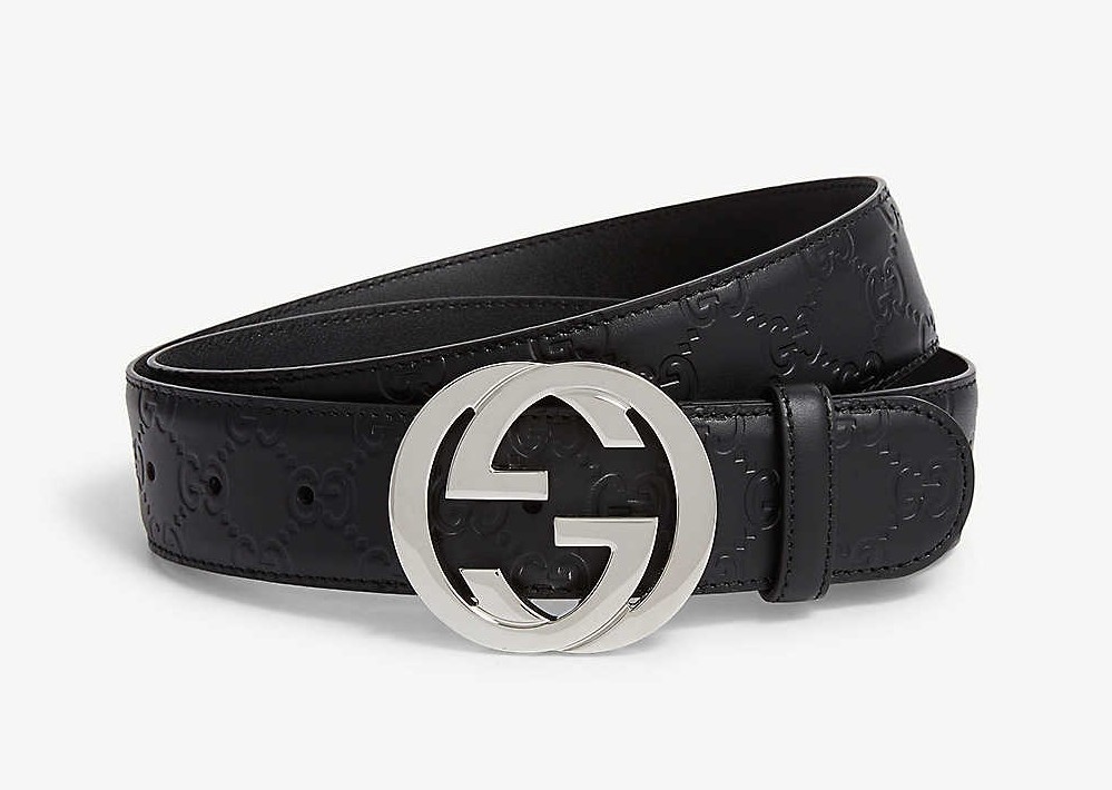 【情人節男朋友禮物2021】GUCCI全黑的印花logo同樣也很大熱，中間配上雙G logo的銀色扣子，令扣子的設計更顯突出