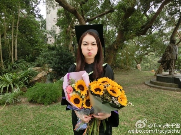 【娛樂圈高學歷女神】朱千雪跟TVB請假一年去完成中文大學企業傳播碩士學位,後來於2016年攻讀城市大學的法律博士學位