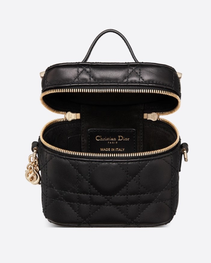 今次推出的迷你版 Lady Dior Vanity Case 絕對也叫人心動,