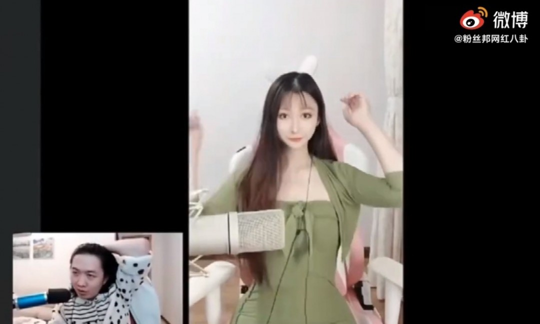 【內地網紅濾鏡】當天的女網紅穿上了淡綠色的平口上衣及外套,雖然穿著不算性感,但是緊身的衣著仍然可以看出其傲人的身材及小纖腰