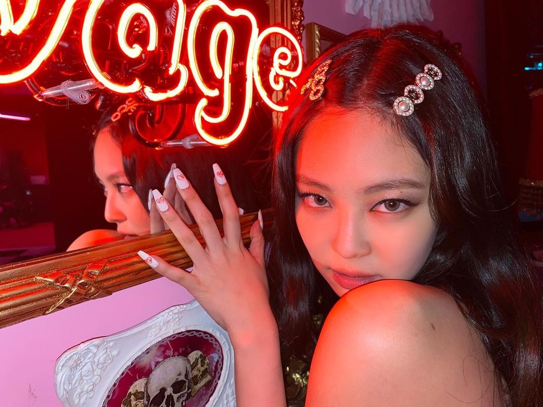 【Chanel 2021】絕美頭飾打造法式優雅,雪白羊皮蝴蝶結、珍珠髮夾5大必備浪漫單品!