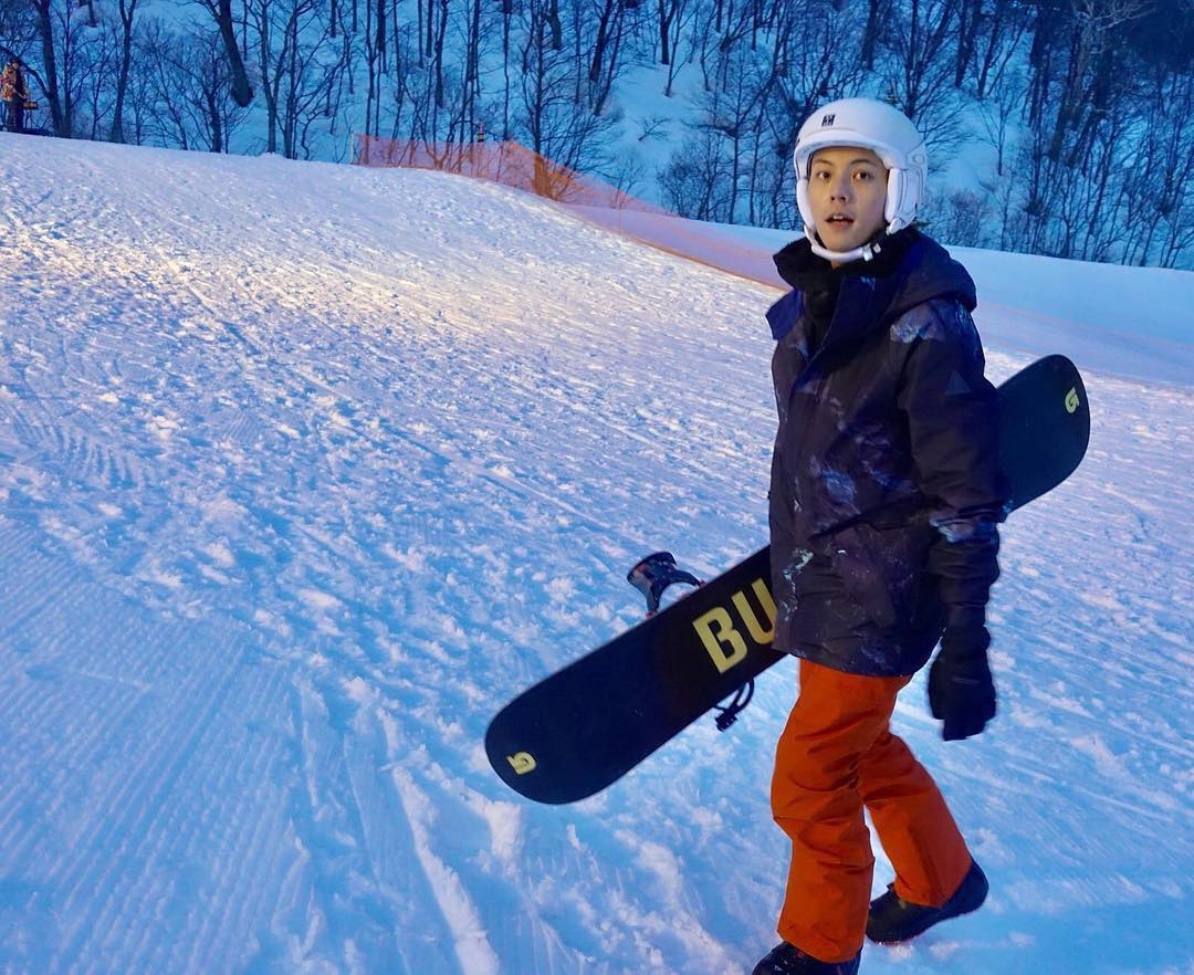 陳偉霆北上發展後,事業運急升!他一雪前恥 ,「的士陳」的稱號和「而我不知道陳偉霆是誰」現在也不算甚麼~不過近日他在滑雪場又被認不出,結果發生一場鬧劇,被當眾指罵他猥瑣的偷拍女生,他的解釋竟是因為「件衫幾靚」?