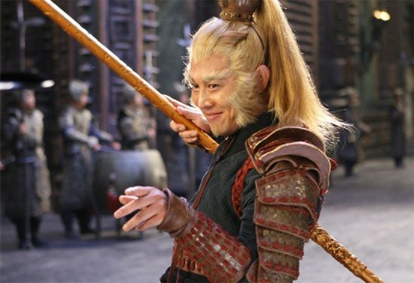 李連杰在電影《功夫之王》所飾演的孫悟空曾被嘲不好看,因為這套電影是由荷里活所拍的,導演亦是外國人,因而對孫悟空的形象未必很理解