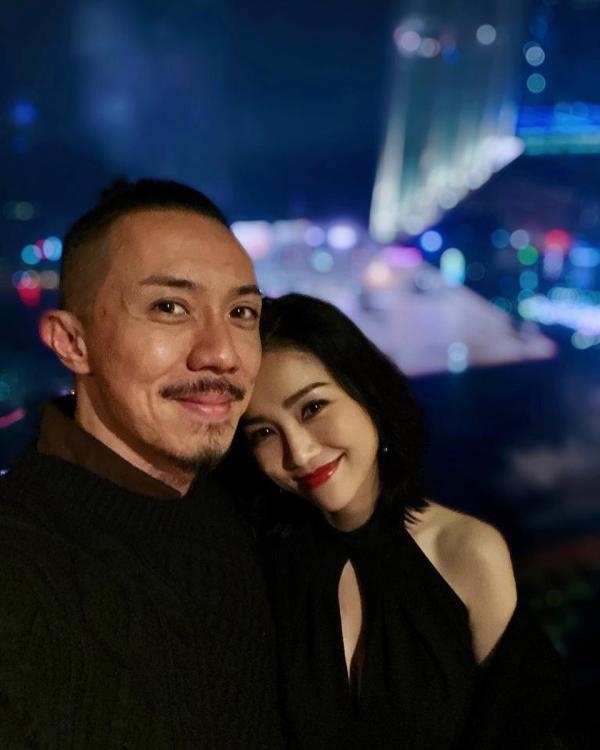 娛樂圈的一對對總是甜蜜得讓人超羨慕,有「模範夫妻」之稱的張繼聰和謝安琪今年情人節就繼續閃爆。不過愛妻十足的張繼聰,今年竟然在情人節當日約好兄弟方力申遊電單車河,無陪老婆!不過都有大手筆送出名貴禮物增老婆補數~