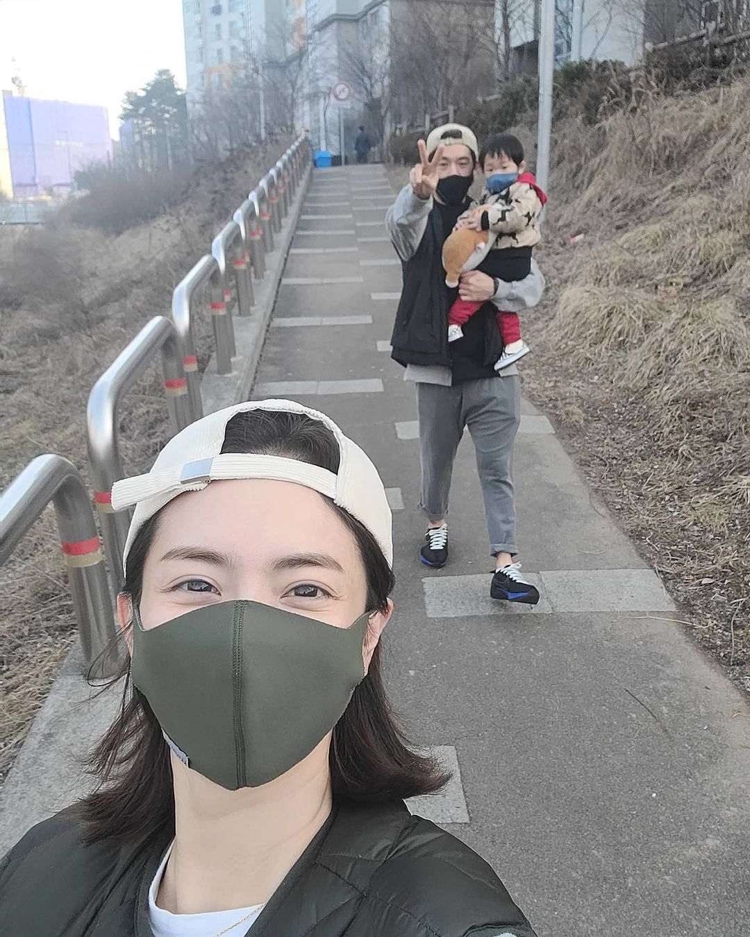 柳河娜不時也會在INSTAGRAM分享與家人相處的點滴,亦能看出柳河娜一家人的感情相當好!