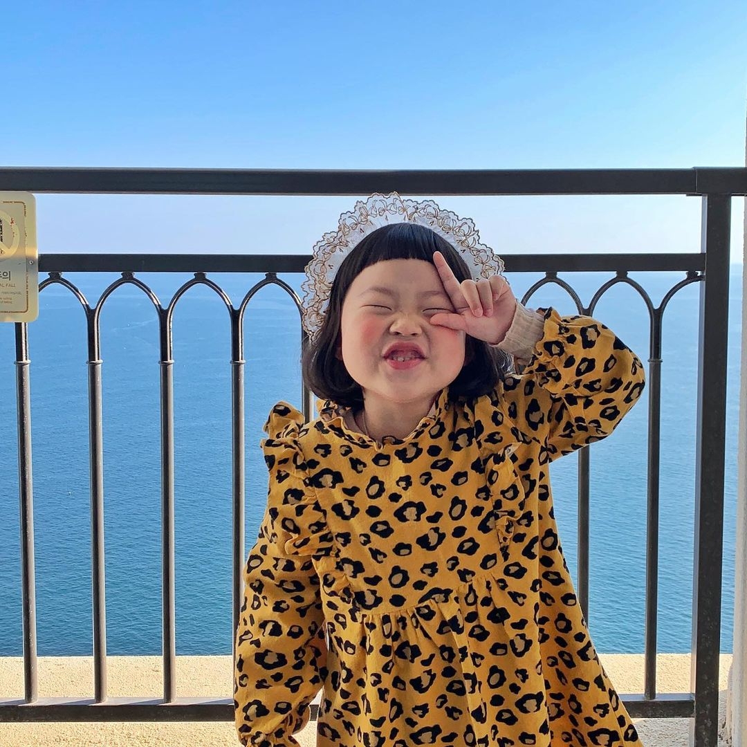 韓國6歲「大嬸系小妹妹」爆紅!超浮誇表情+可愛雙下巴散發超強喜感,吸近14萬粉絲