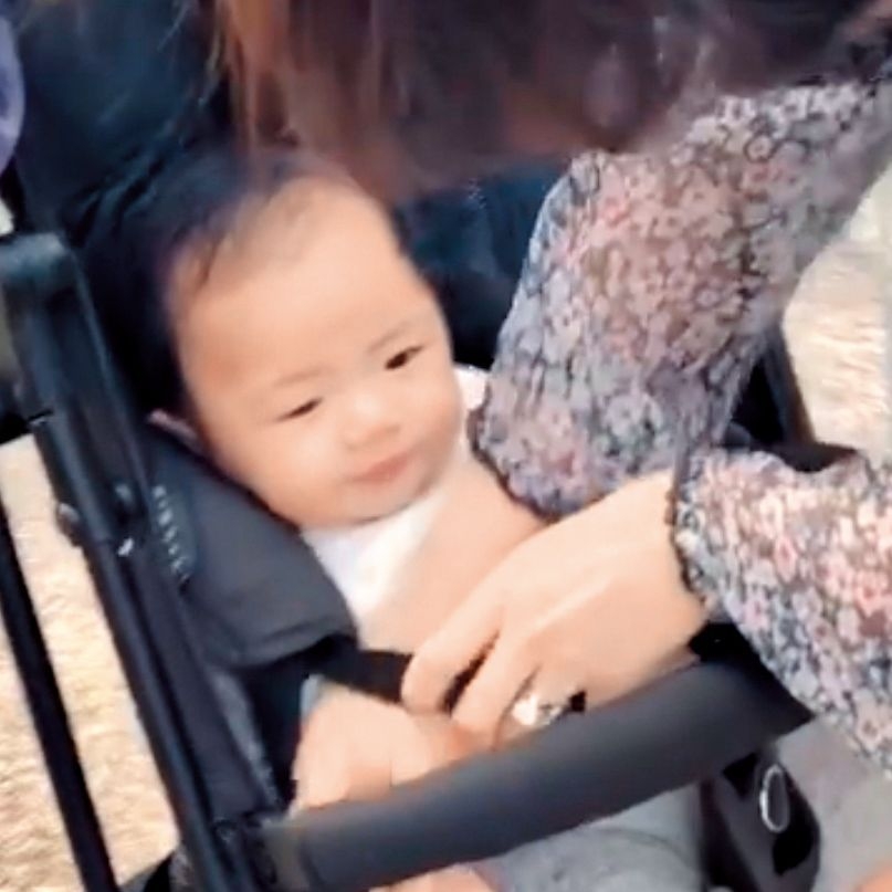 網民發現Liddy婚後很愛炫耀,除了在IG曬名牌、巨鑽,更會曬出大屋,為人相當高調!