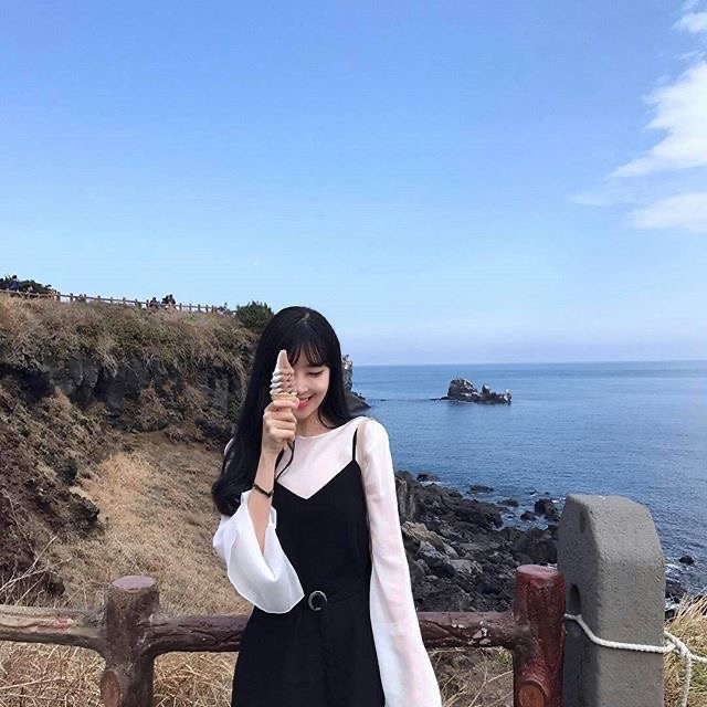 【打卡Pose技巧】圓臉、方臉看過來!無需修圖,5招教你瘦臉兼拍出自然甜美照片