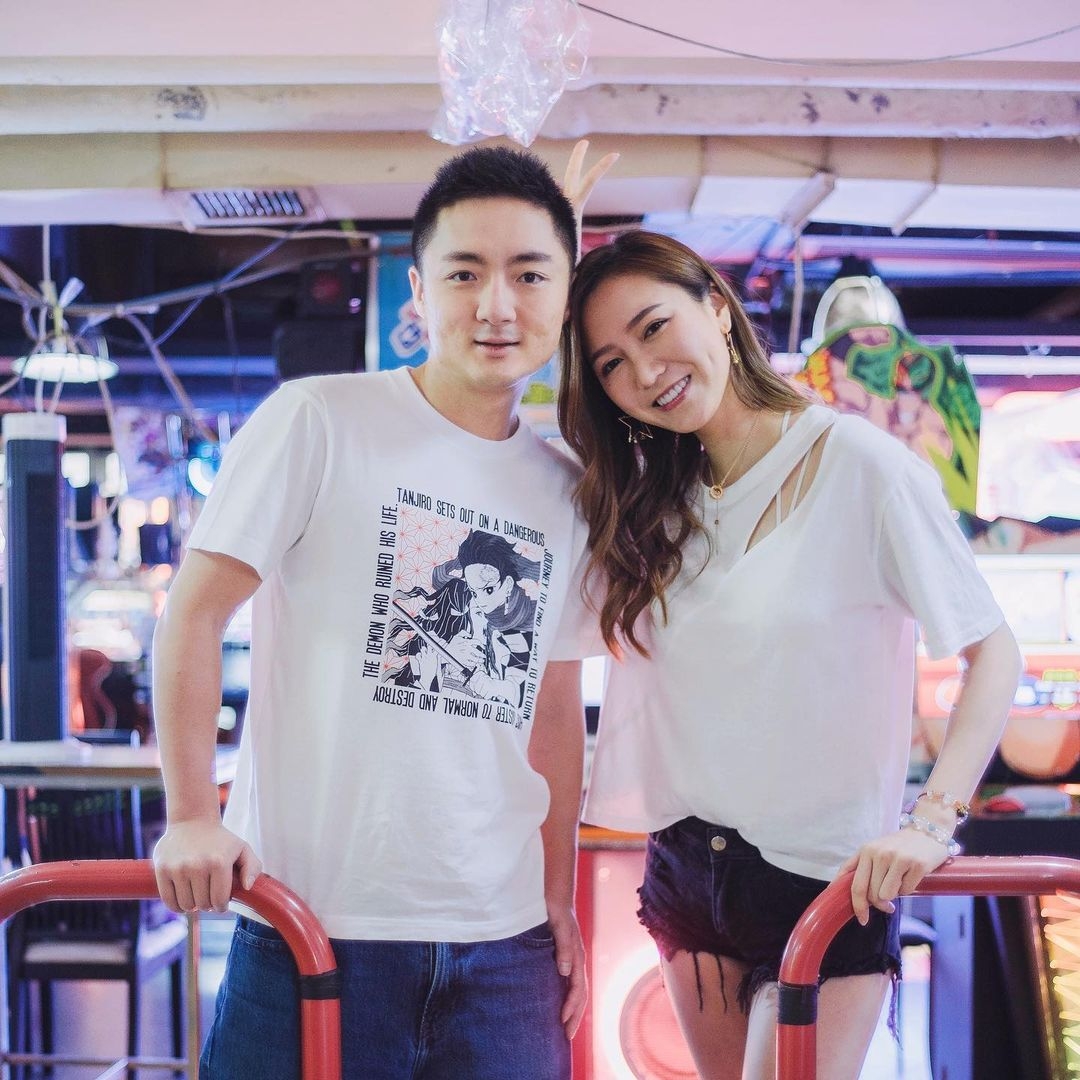 雖然鍾培生身邊常常有不少美女氹氹轉,不過原來他直言自己暗戀了初戀女友十幾年,甚至到24歲時才正式追到她,可惜戀情持續五個月就分手。