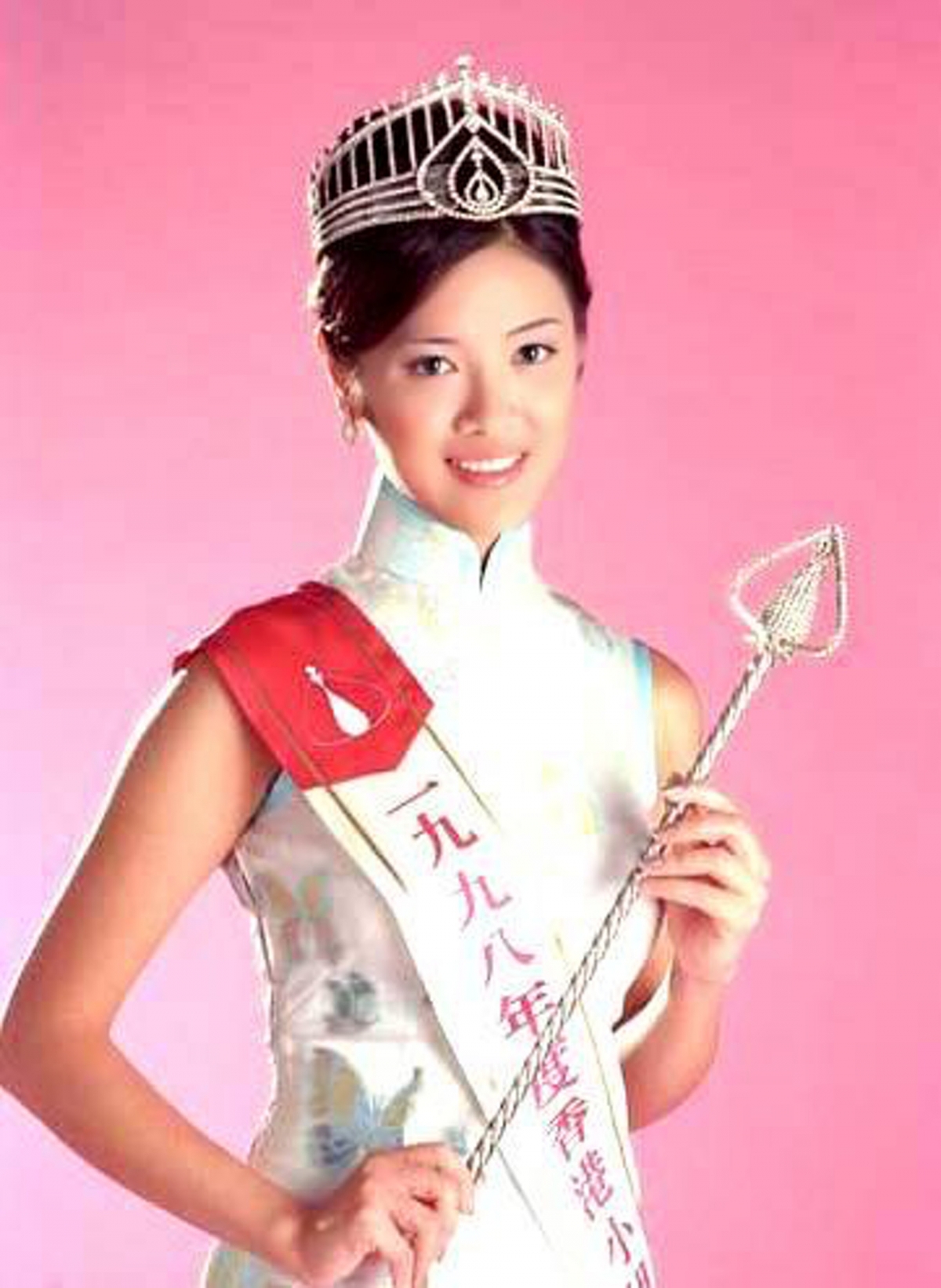 1998年當選港姐冠軍的向海嵐就再度因為少女顏而掀起熱話,
