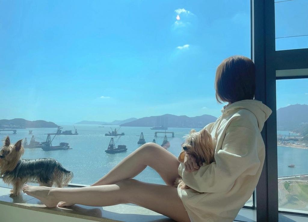 【明星炫富】忽然富貴的馮盈盈早前更因此盛傳出她成為了「殼王」陳國強的新寵