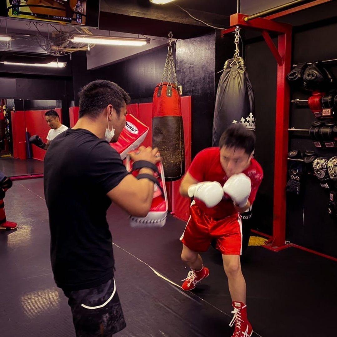 最誇張的是,熱愛拳擊的鍾培生甚至更在家中的花園打造了一個標準的擋台,以供平時練習之用!