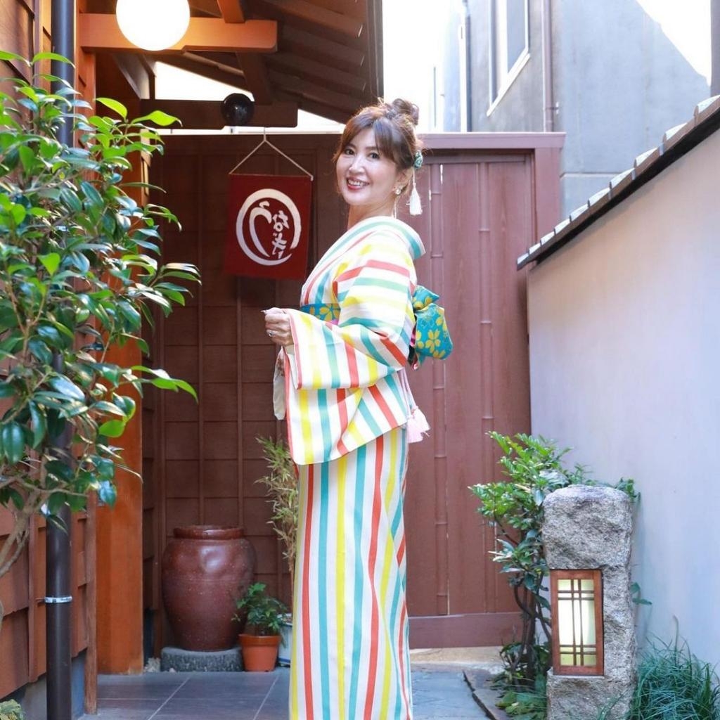 她希望自己可以健康的活到100歲,她除了有年輕的外表,也有著一顆活潑的初心,對世界還充滿好奇和好動的她,是不少女人自強不息的希望呢!