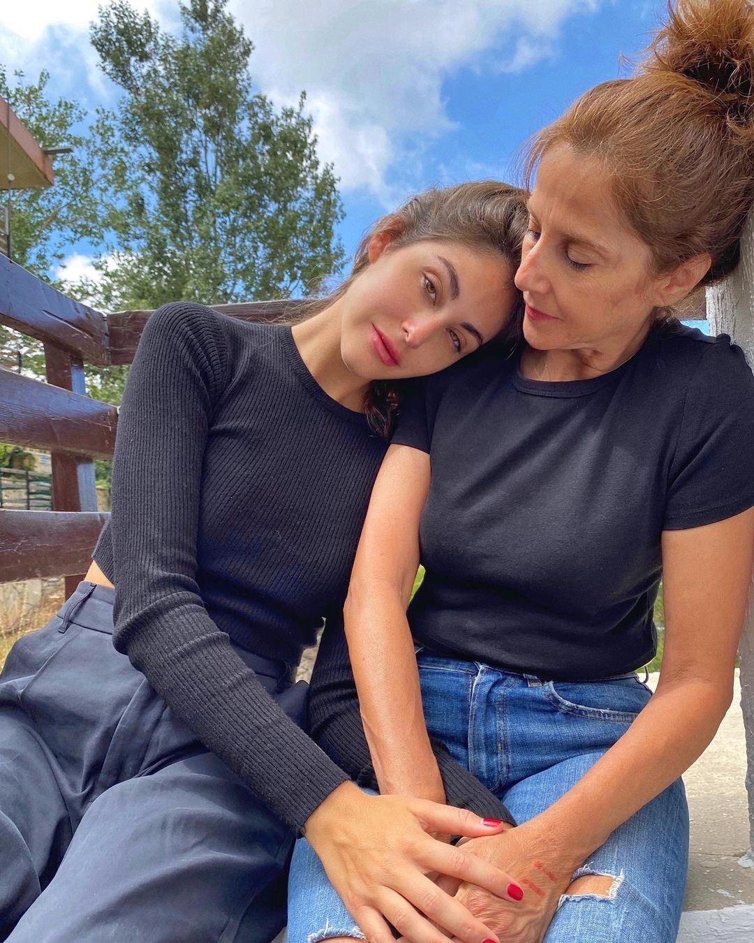 黎巴嫩祖孫三代同堂,凍齡嬤嬤外貌不輸後輩,三人絕美合照力證基因強大令網民驚嘆!