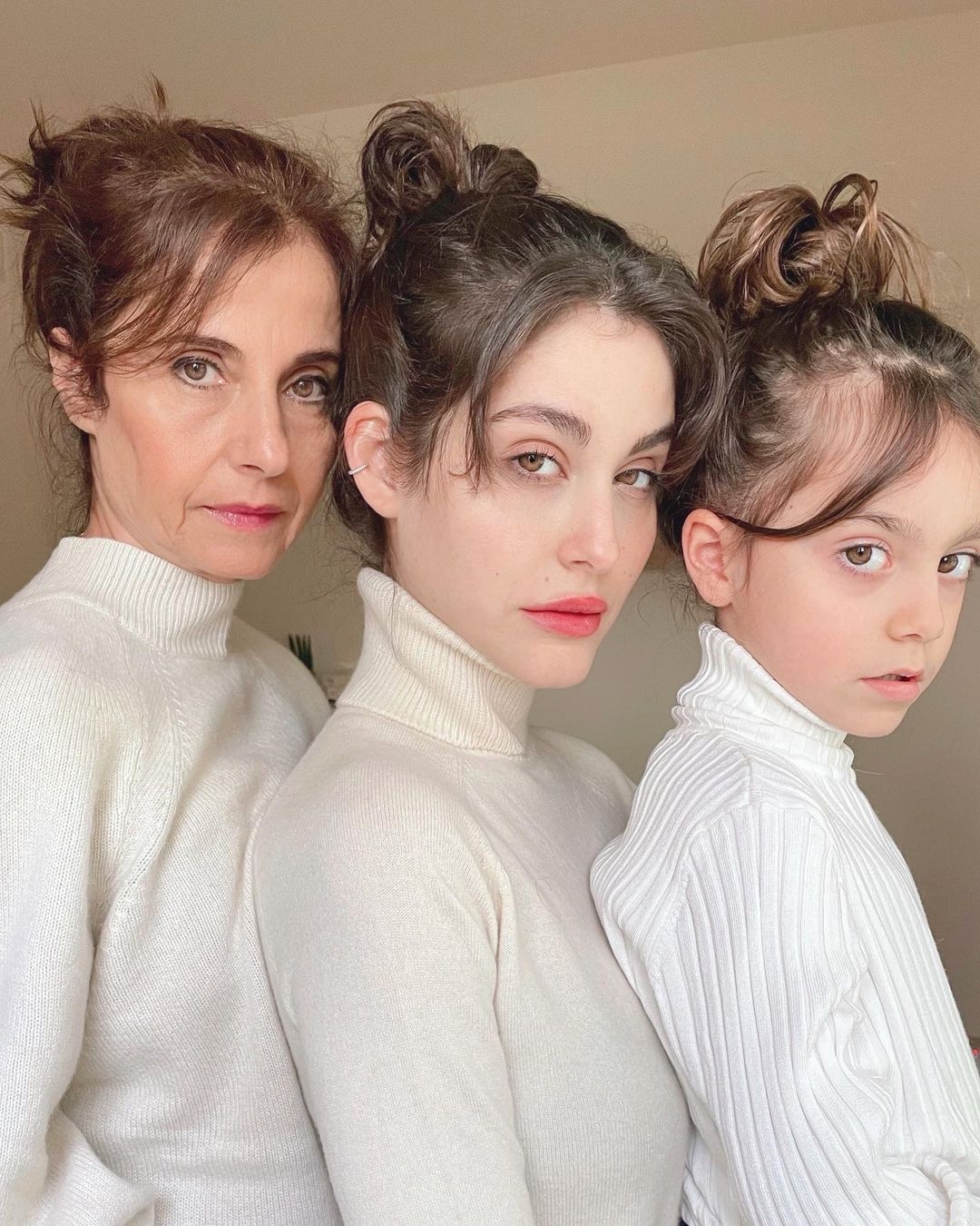 黎巴嫩祖孫三代同堂,凍齡嬤嬤外貌不輸後輩,三人絕美合照力證基因強大令網民驚嘆!