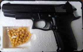 【懷舊玩具】曾有一段時期的確是很興BB彈槍,當時很多小孩都超迷這玩具,所以在公園的地上一定會找到不少BB彈!