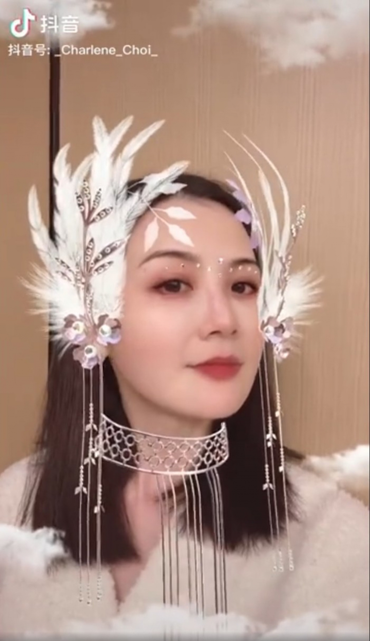 網民隨即大讚蔡卓妍所演的紫蘭仙子:「這是當年才拍下的影片吧!完全沒變,依然美麗動人」、「現在再次看紫蘭仙子仍感到很心動」