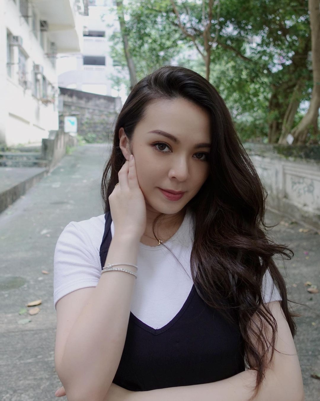 陳瀅靚女家姐曝光,神似混血兒撞樣JW!任職會計師,保養得宜竟已為人母?