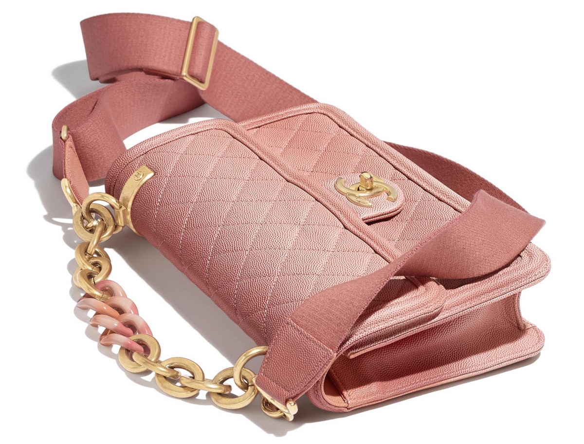 這款超夢幻的 Chanel 手袋名為 Sunset On The Sea Bag ,光聽名字就已經令人心醉~