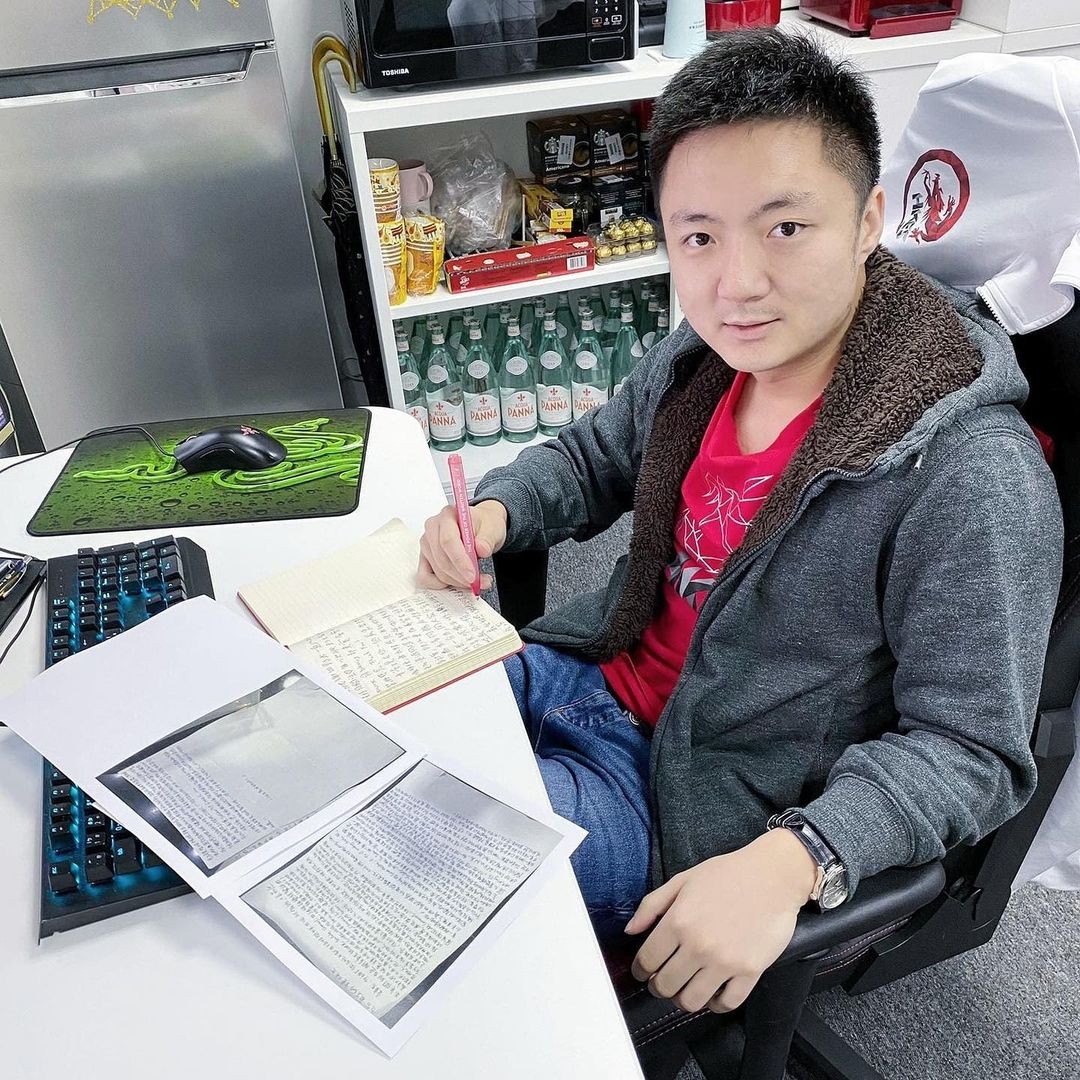 不過大家對「鍾培生」這個名字也許會感到有點陌生,到底這位財力雄厚的億萬富三代是單純的有錢仔還是大有來頭?快看下去吧!