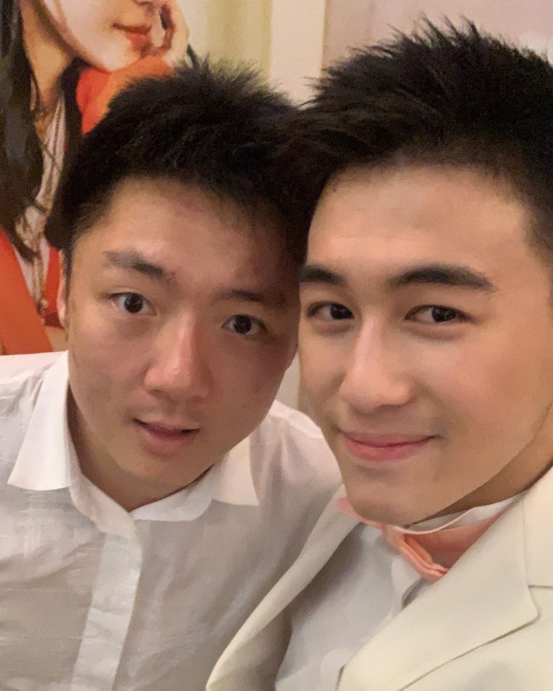 何猷君也在鍾培生的instagram留言支持:"He better not chicken out of this"(他最好不要臨陣退縮。)