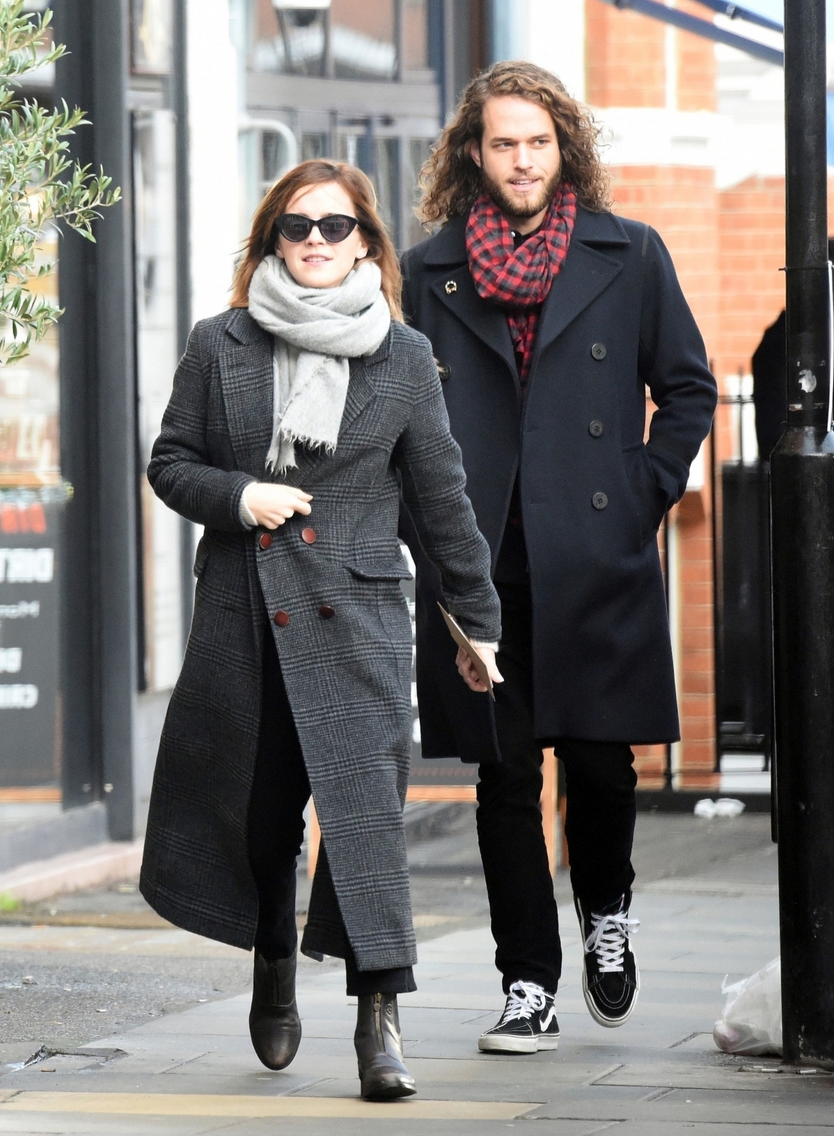 【EmmaWatson訂婚男友】Emma Watson的左手無名指竟戴上了鑽戒