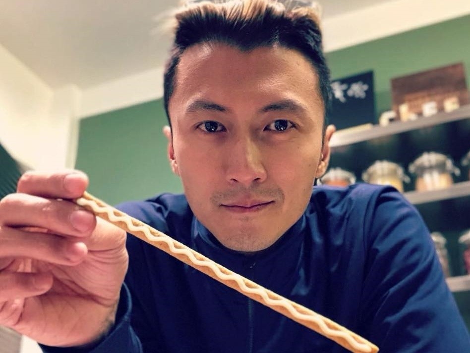 謝霆鋒也迷上了煮食,更化身成Chef Nic,開設節目《12道鋒味》,在節目中也令大家更認識私底下的謝霆鋒