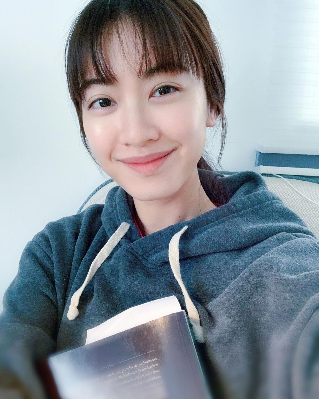 朱千雪拍拖後拒接吻戲，交友重質不重量，入行8年無人追，湯洛雯爆：佢唔輕易交換電話