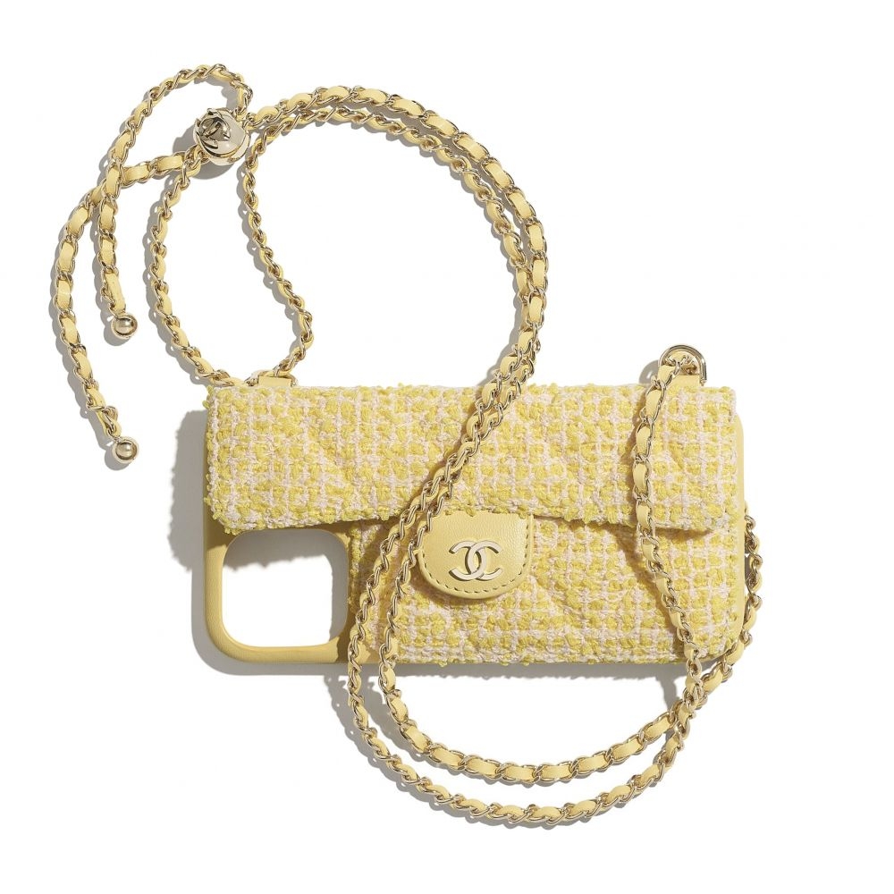 【Chanel手機包】Chanel今季新推的「斜紋軟呢及金色金屬」以清新的淡奶黃為主調,超級有春夏的活潑氣息!
