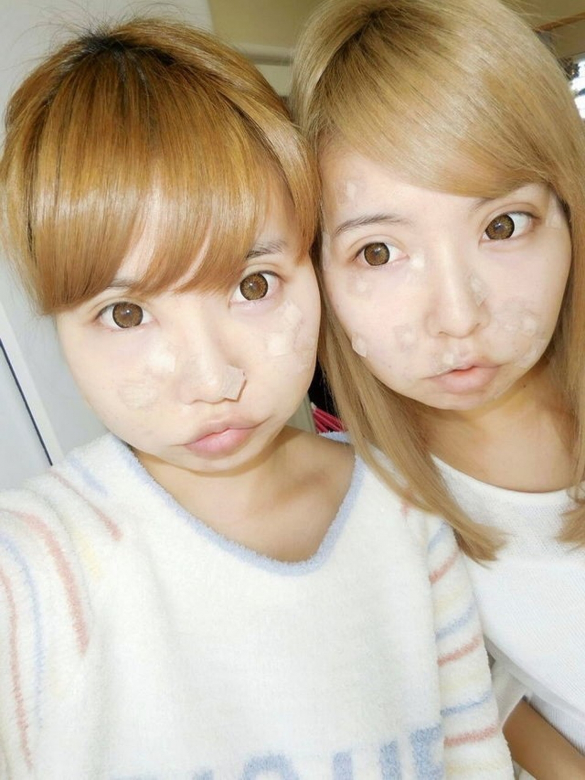 回看其實吉川千惠和吉川千加的原生長相並不差，雖然氣質一般，但五官尚算端正。不少網民也認為她們沈迷整容是愚蠢的做法，但她們就坦言：「一生人就只得一次」，認為追求美麗並沒有錯。