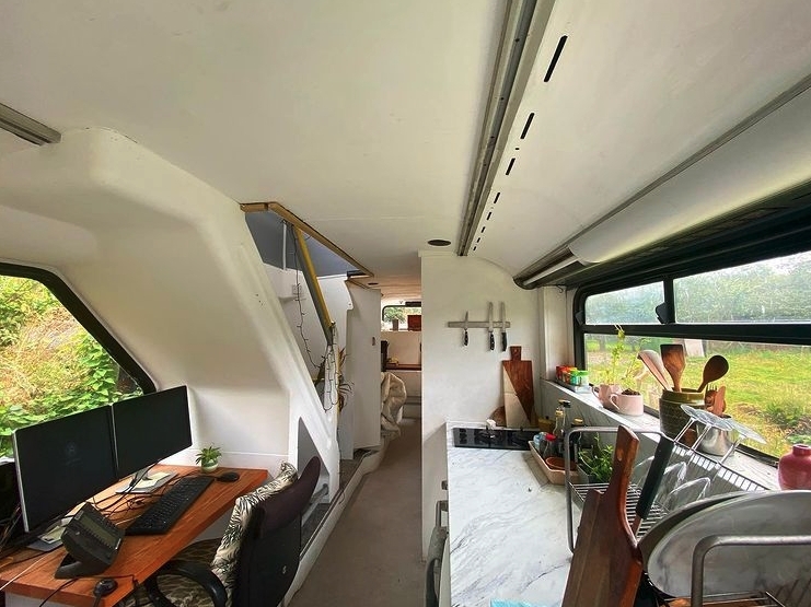 英國-情侶-住巴士-doubledecker4